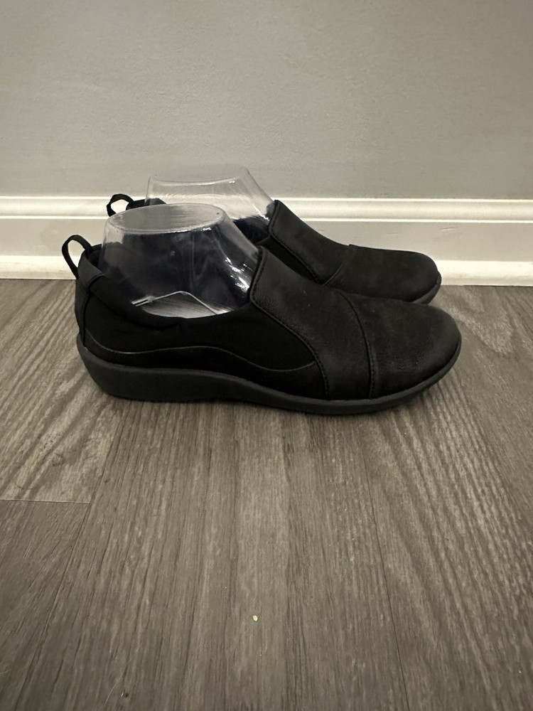 Clark’s Cloud Steppers Black Slip On Loafer Size 8