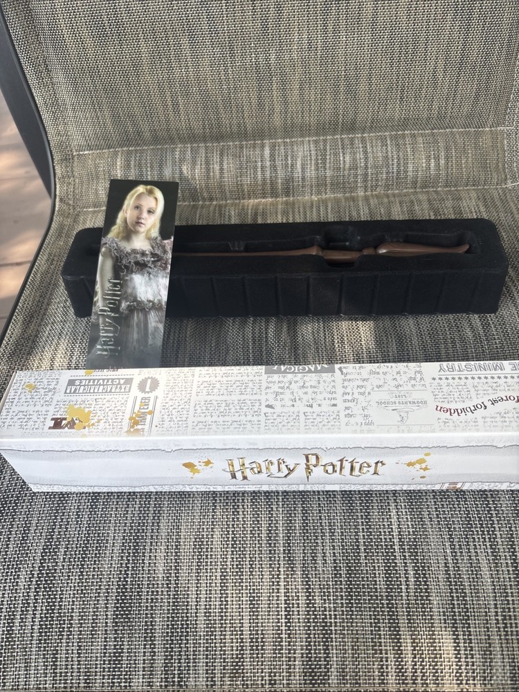 Warner Bros Harry Potter Luna Lovegood 12-Inch Wand with Holographic Bookmark