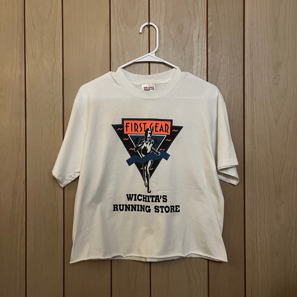 FIRST GEAR WICHITA'S RUNNING STORE T-SHIRT WOMEN'S CROP TOP WHITE HANES
