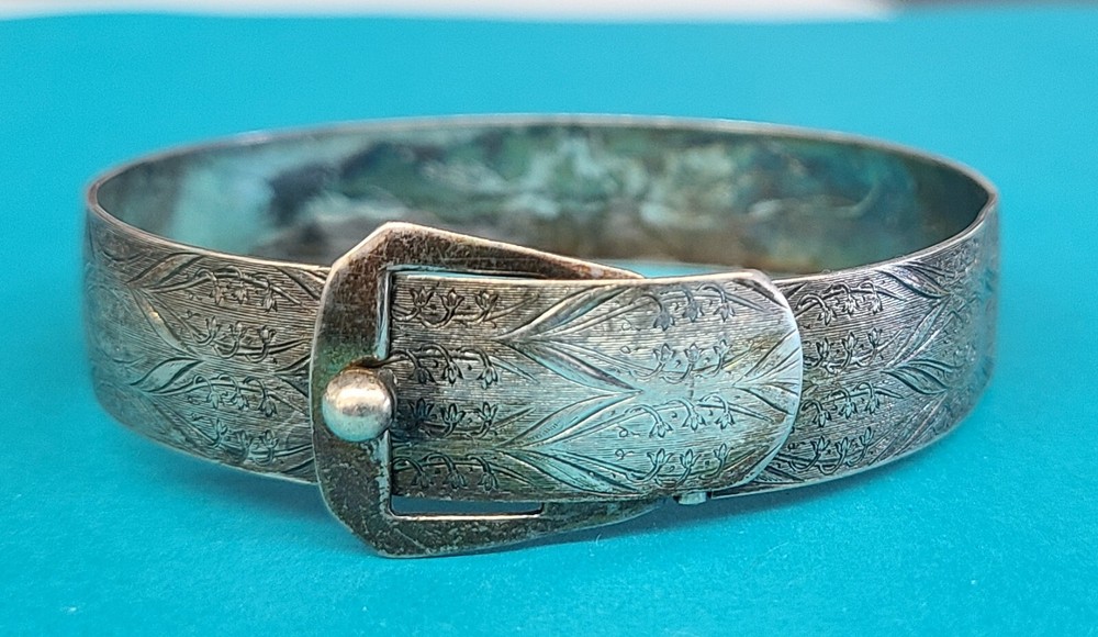 Vintage Sterling Silver Unique Belt Design Cuff / Bangle Bracelet -- 17.8 g