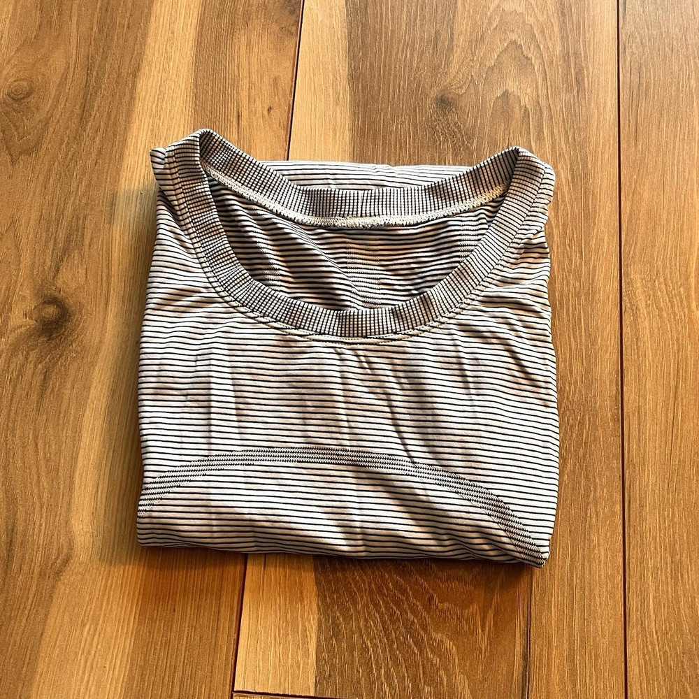 Lululemon Swiftly Tech Shirt Women’s Size 6 Black White Striped Short Sleeve Top