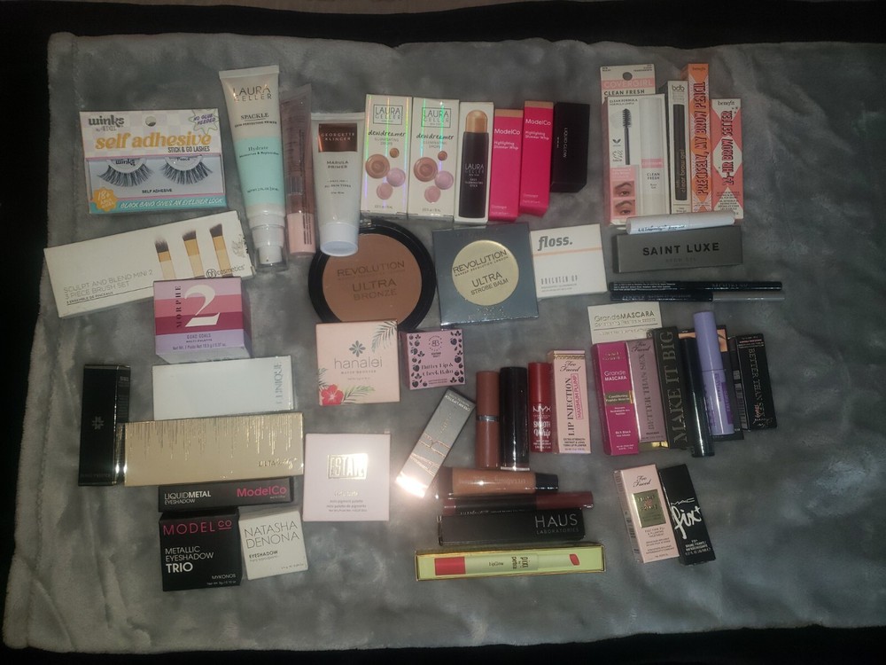 Mixed Lot  Beauty Makeup Bundle...Deluxe Sames/ Full Size Products (50 pcs)