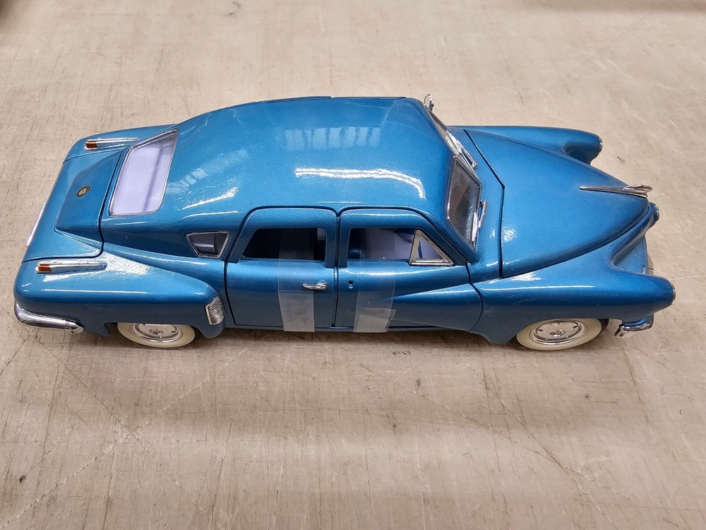 Road Legends 1948 Tucker 1/18 Scale Diecast Car