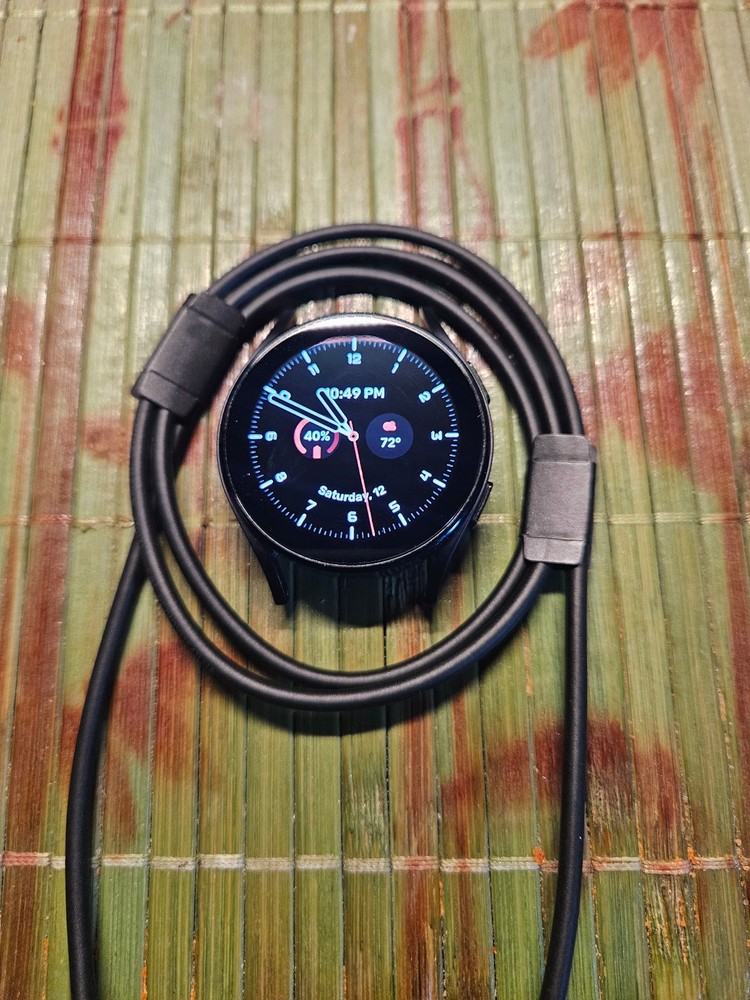 Samsung Galaxy Watch5 Golf Edition SM-R900 40mm Gray Aluminum Case with Two-Tone
