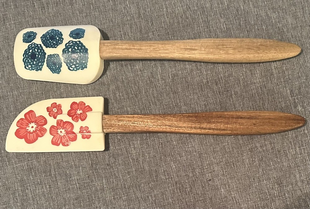 New Pioneer Woman 2 Piece Silicone Utensils W/ Engraved Wood Handles Set