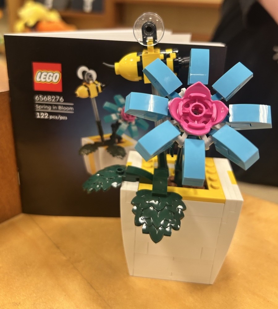 LEGO Spring in Bloom Bee & Flower Barnes & Noble Exclusive Set 6568276 New