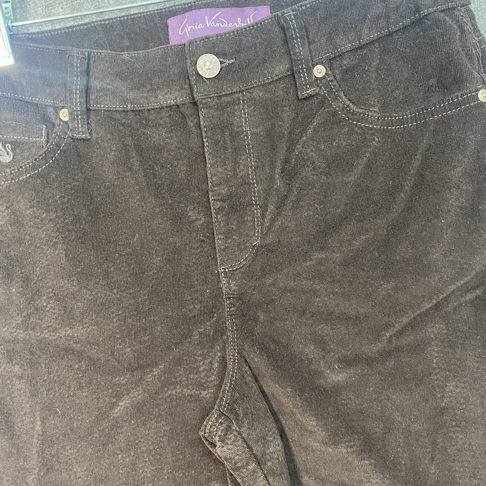 Gloria Vanderbilt Women Amanda Brown Velour Stretch Straight 6 Short Pants