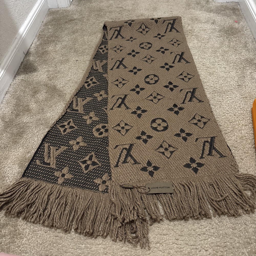 Louis Vuitton Women's Luxury Scarf New Collection