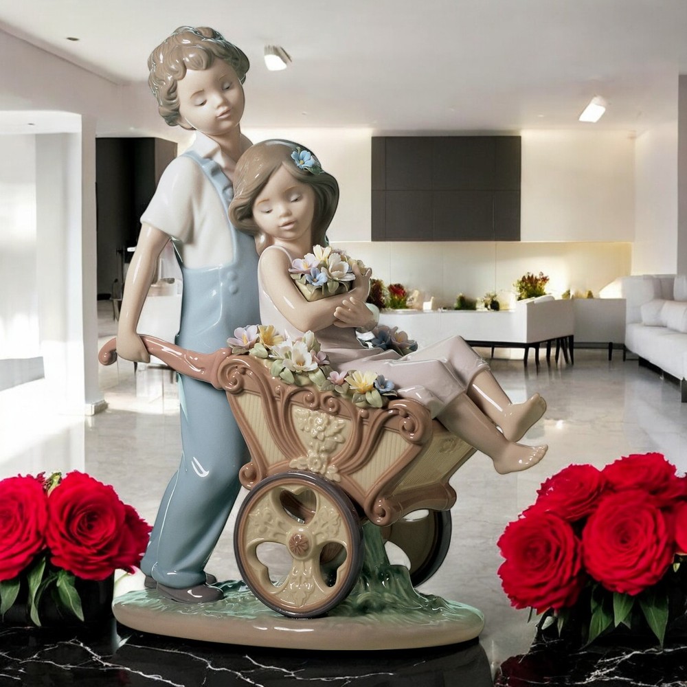 Lladro The Prettiest of All Couple Figurine - Exquisite Porcelain Art 01006850