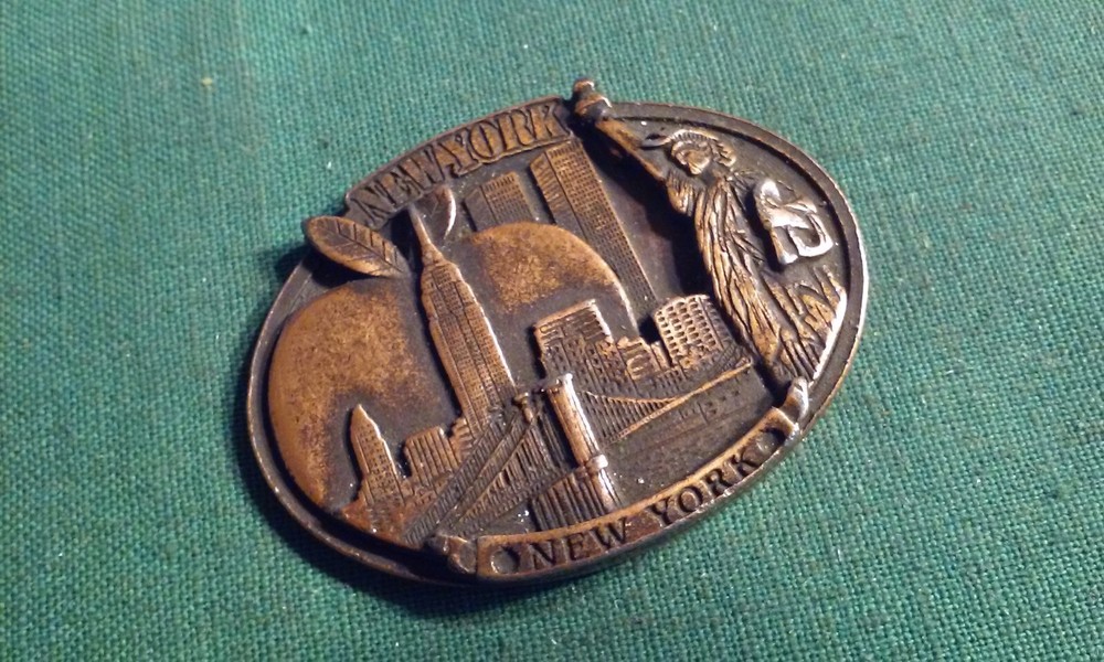 New York Vintage Souvenir Oval Mini Bronze or Copper Decorative Plaque 3D-Images