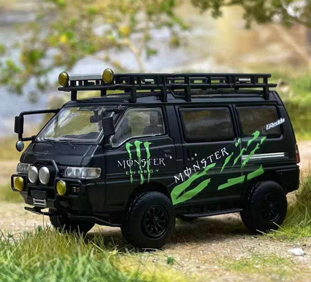 Autobots 1:64 Black 4WD Delica L300 Camper Sports Van Model Diecast Metal Car