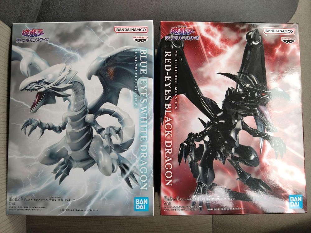 2Yu-Gi-Oh figures: Blue-Eyes White Dragon and Red-Eyes Black Dragon Set of 2