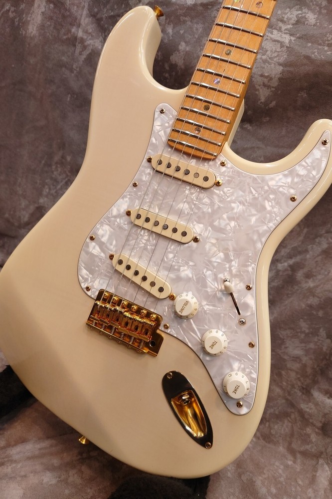 Fender Japan STR-135RK electric guitar