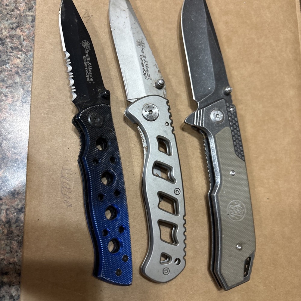 3 Smith& Wesson Folding Knives