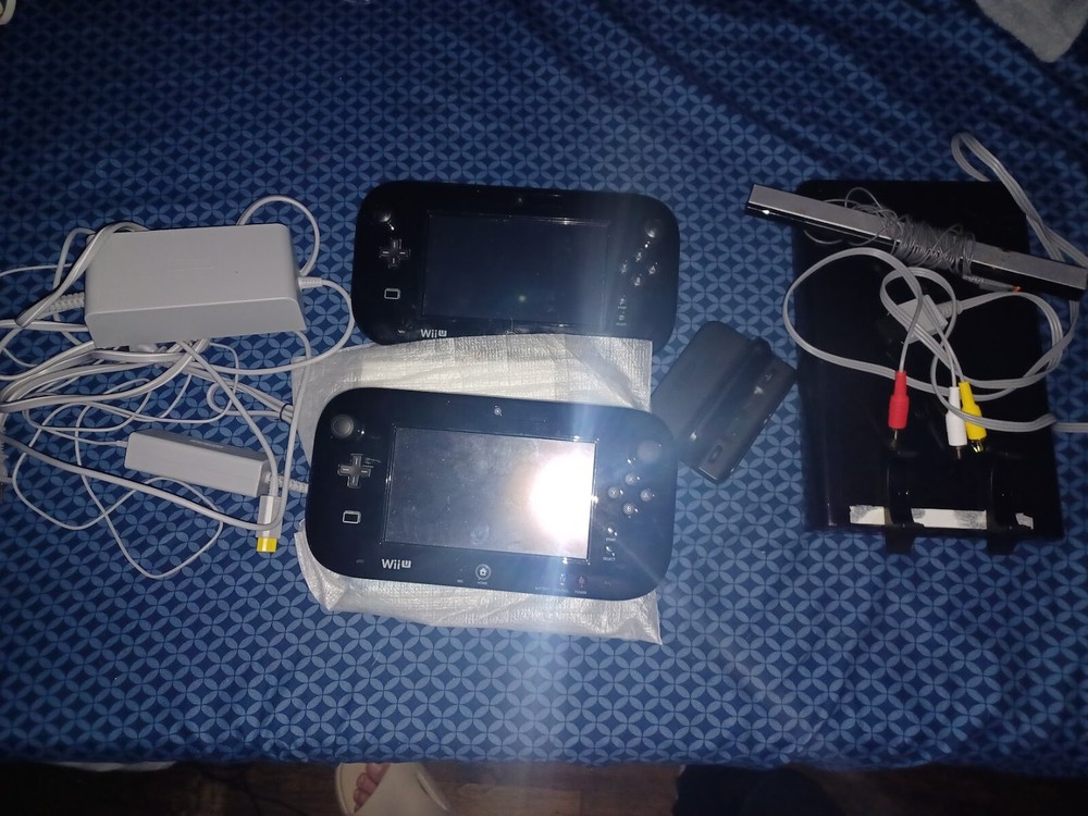 Nintendo Wii U 32GB Deluxe Black Gaming Console Set