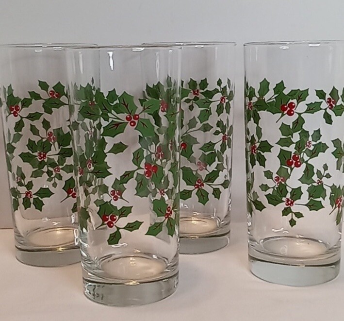Festive 17oz Christmas Holly Berry Drinking Glasses Set of 4  