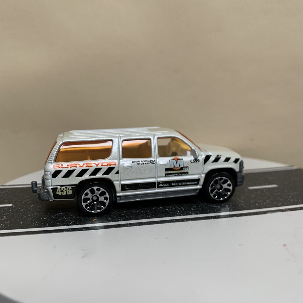 Matchbox M Construction 2000 Chevrolet Suburban GMT800 Surveyor Vehicle 1:76 NM
