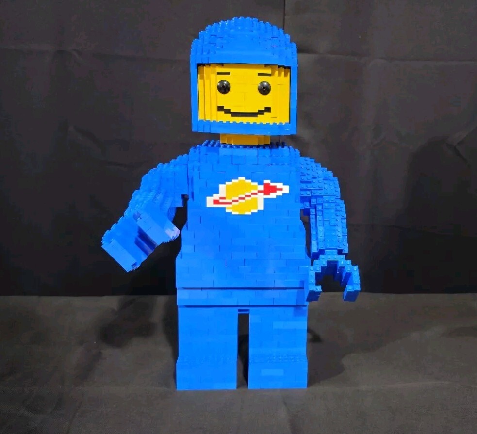 Lego Classic Space Spaceman Astronaut  Sculpture BigFig Minifig Model 3723