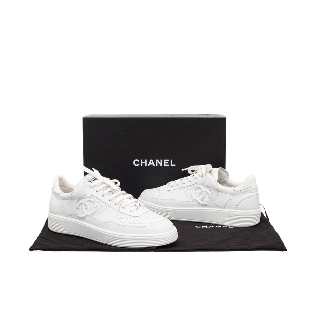 Chanel 23A White Calfskin CC Logo Tie Flat Runner Sneaker Men's Size 42 US 8