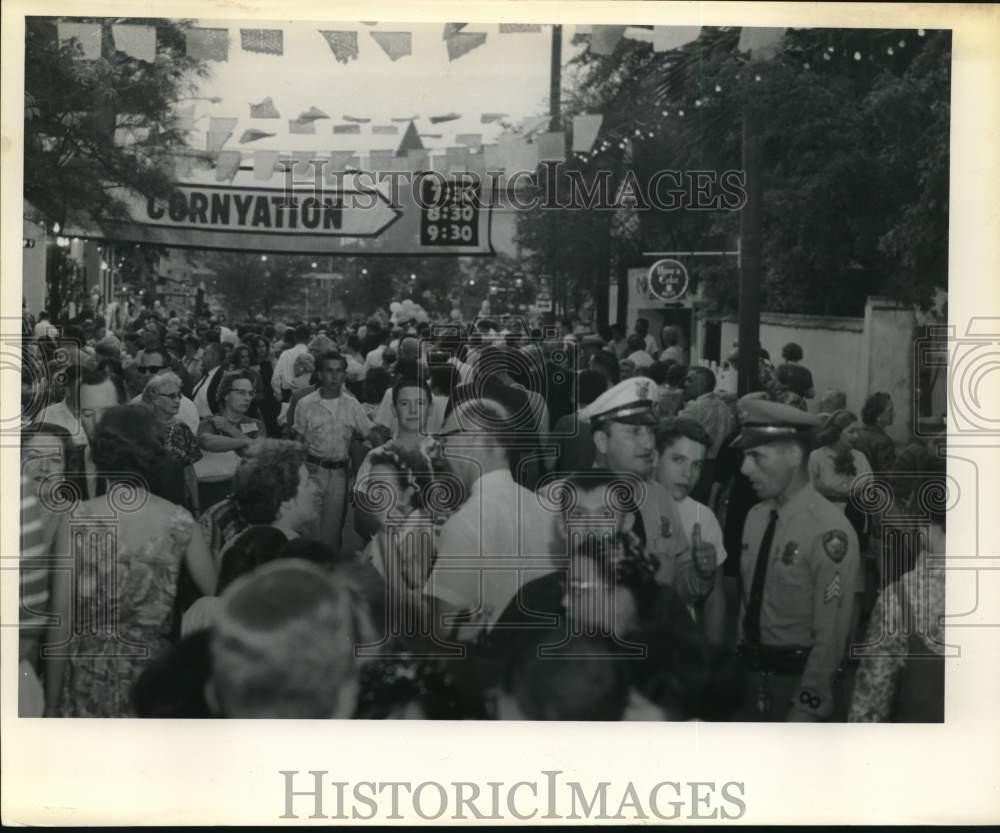 1964 Press Photo Large crowd at San Antonio Fiesta - saa73721