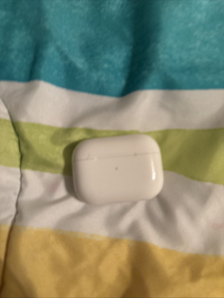 Apple AirPods Pro with Wireless Charging Case in White