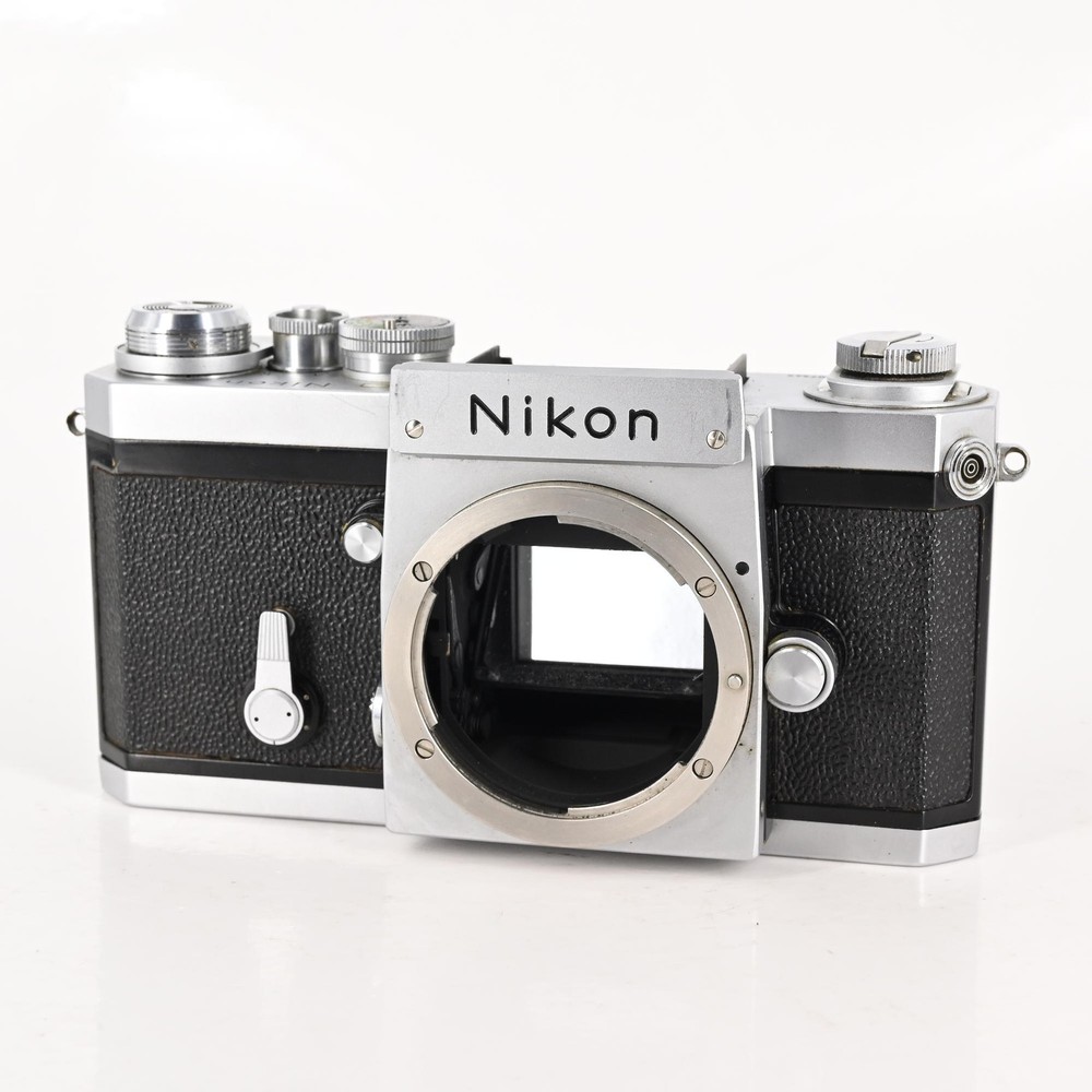 Nikon F SLR Camera Body Chrome, Inoperable #343Roberts Camera - Photo Industry Leader since 1957!