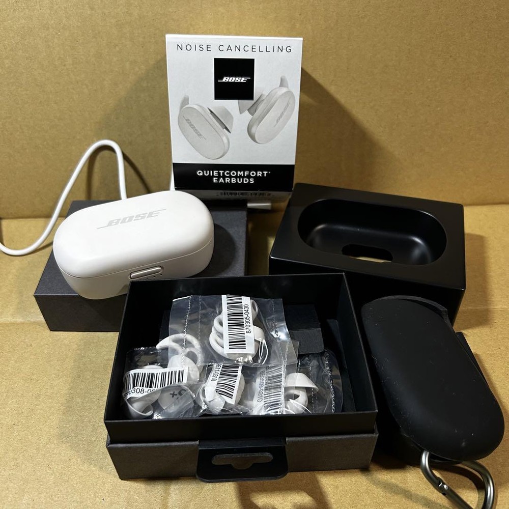 White Bose QuietComfort Wireless Noise-Canceling Earbuds