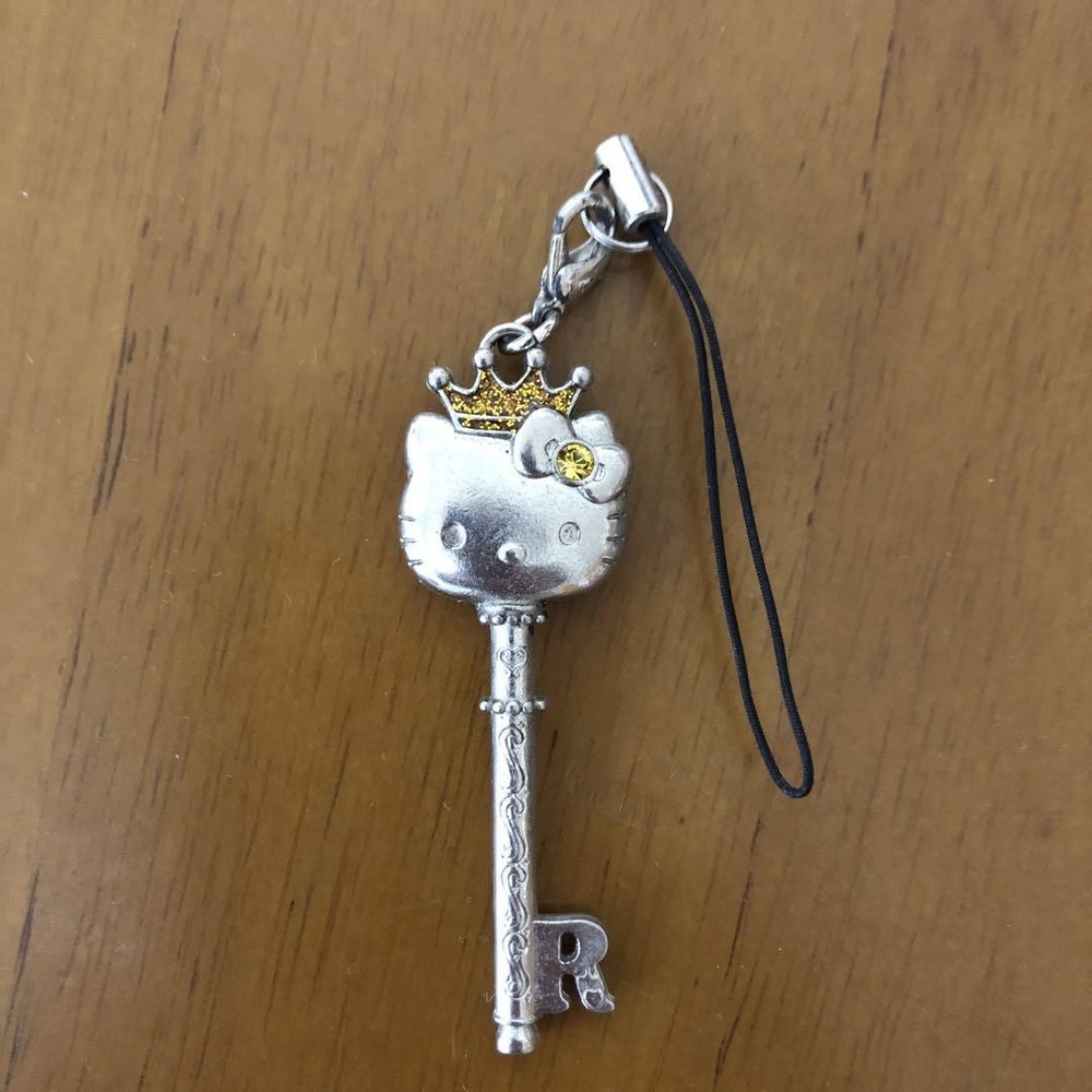 Hello Kitty Initial R Key Shaped Keychain