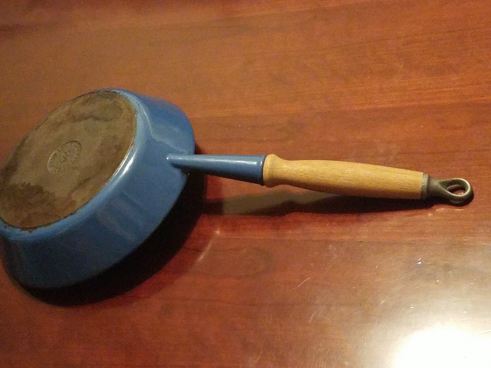LE CREUSET #24 Blue Enameled Cast Iron Skillet with Wood Handle Fry Pan Make Offer