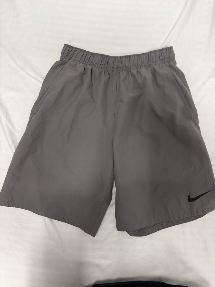 Nike Dri Fit Gray Athletic Gym Pocket Shorts Men’s Size Medium Light Weight