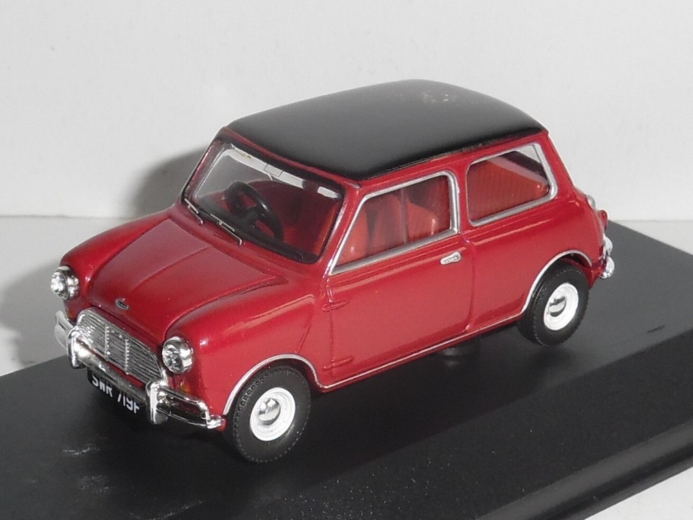 Corgi Vanguards 1:43 Scale Austin Mini Cooper S Mk1 Tartan Red & Black Model.