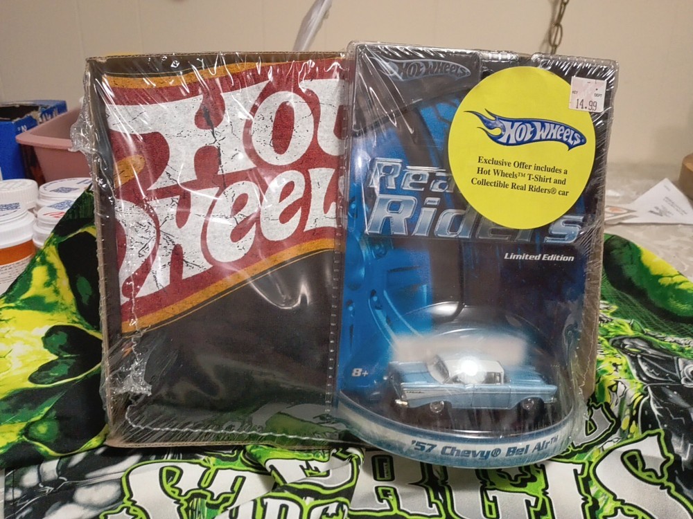 2005 Hot Wheels 57 Chevy Bel Air RR Series with Black T-Shirt