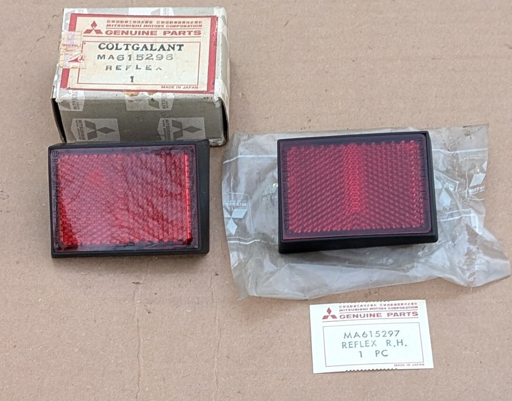 Mopar/Mitsubishi NOS Rear Reflex Reflectors Lt & Rt 1971-73 Dodge Colt S/Wagon