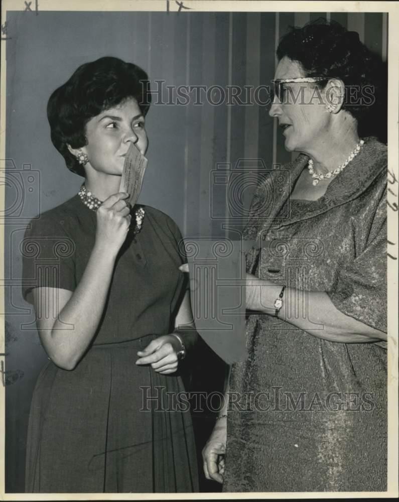 1961 Press Photo Annetta Stanton receives scholarship from The Quota Club