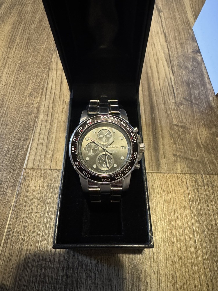 Seiko Chronograph 100M Quartz Stainless Steel Men's Watch Grey Dial Tachymeter