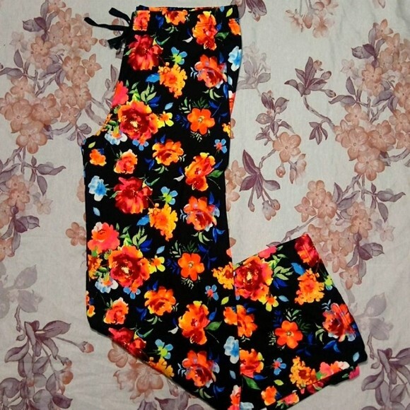 Women’s Floral Pajama Pants – One-of-a-Kind, Vivid Colors (Size M)