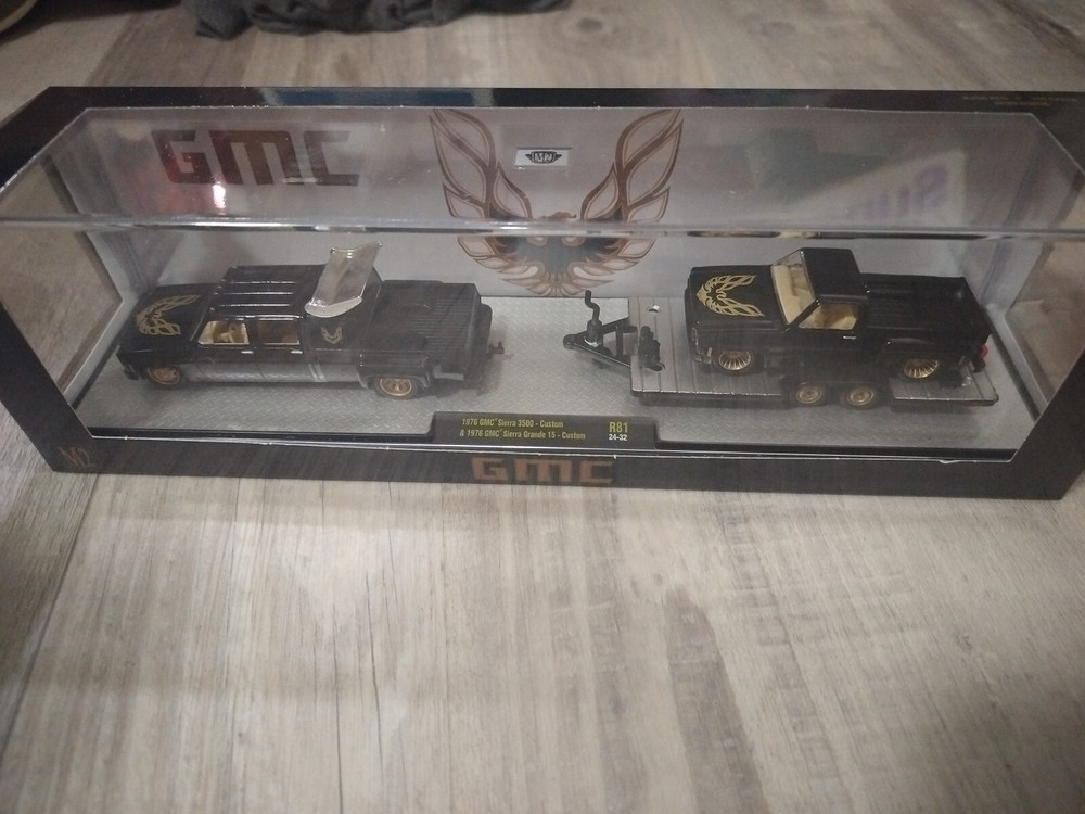 M2 Machines Haulers 1976 GMC Sierra 3500 & 1976 GMC Sierra Grande 15 Custom R81
