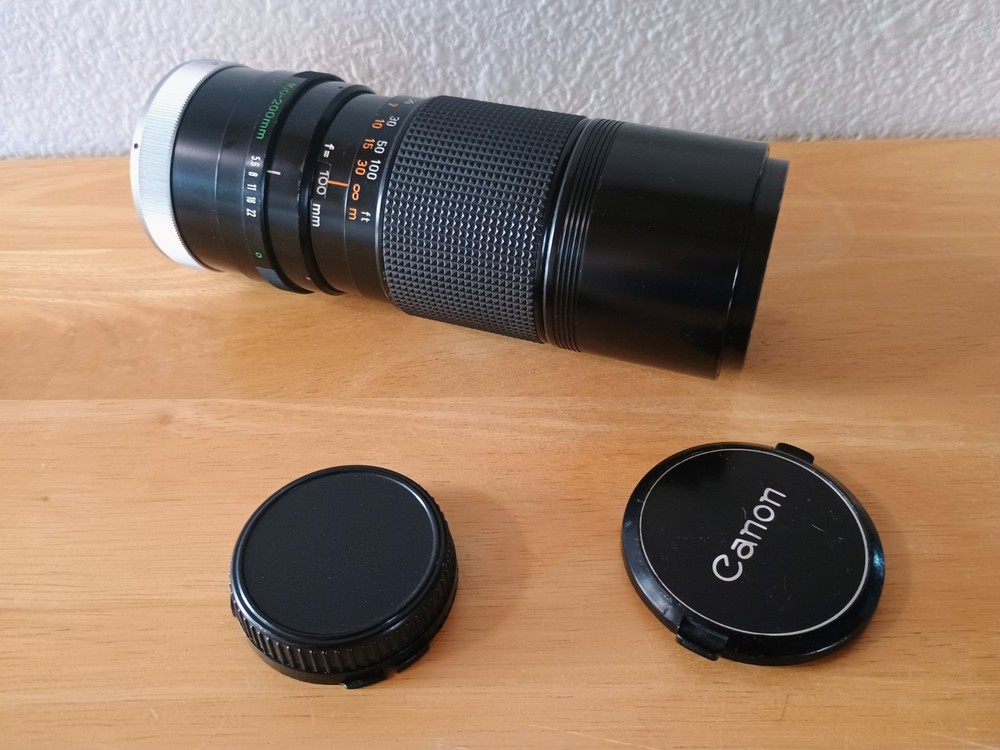 Canon FD 100-200mm f5.6 Manual Zoom Lens for Vintage Cameras
