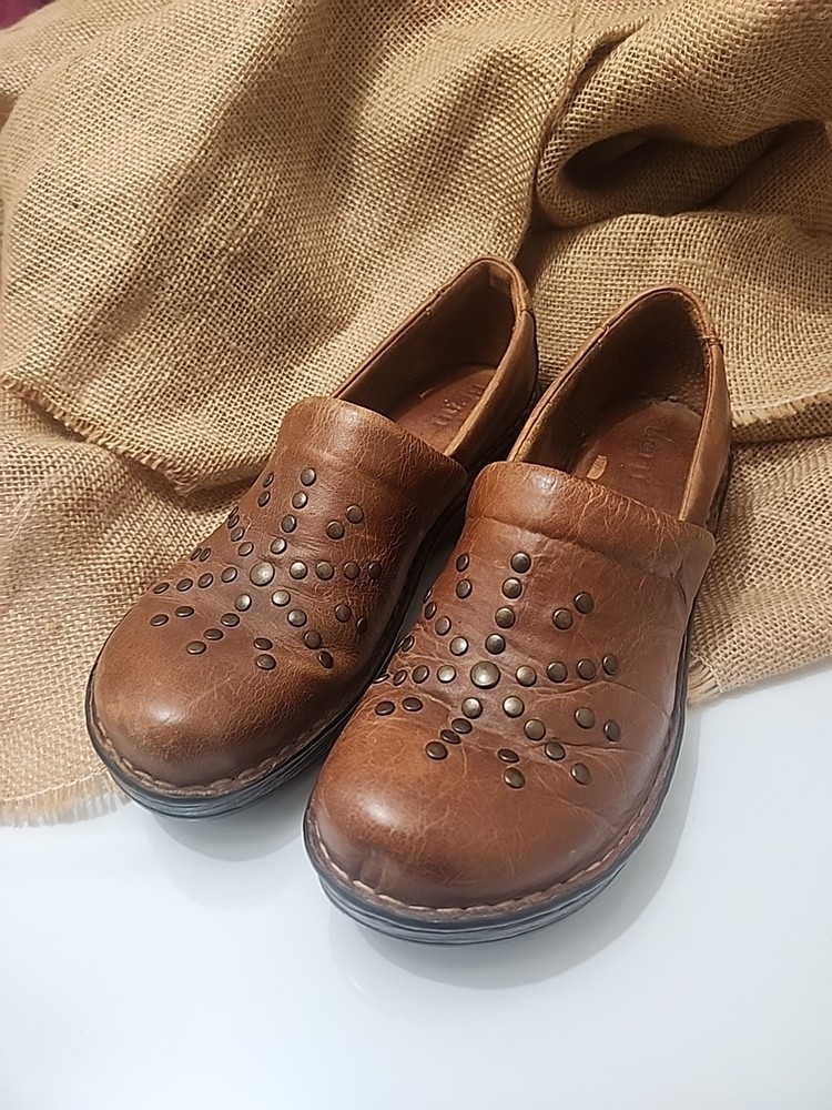 Born Brown Leather Studded Clog Mules Slip On Comfort Shoes Women’s Sz 8