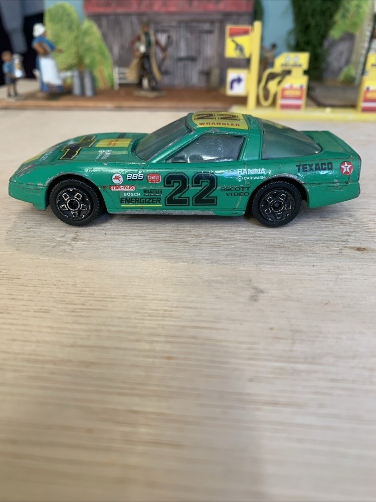Vintage Burago Chevrolet Corvette 1:43 Green 1997 Diecast model *made in Italy*