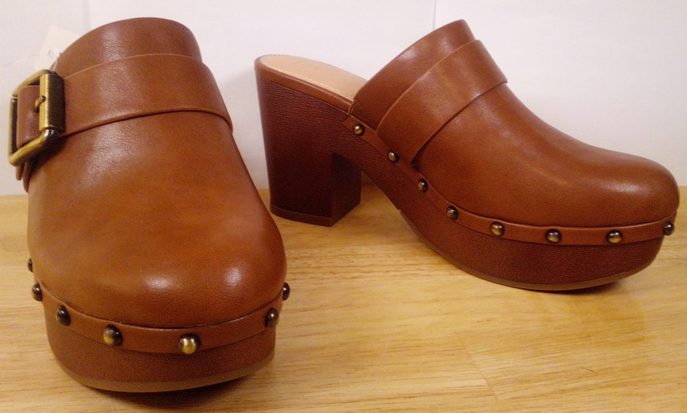 NWT Time and Tru Women's Faux Leather Heeled Clogs Brown Size 9