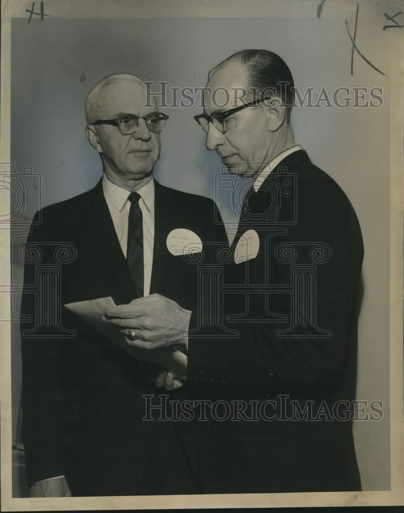 1967 Press Photo Dr. John J. Mikell conferring with Ben T. Lanham at Jung Hotel