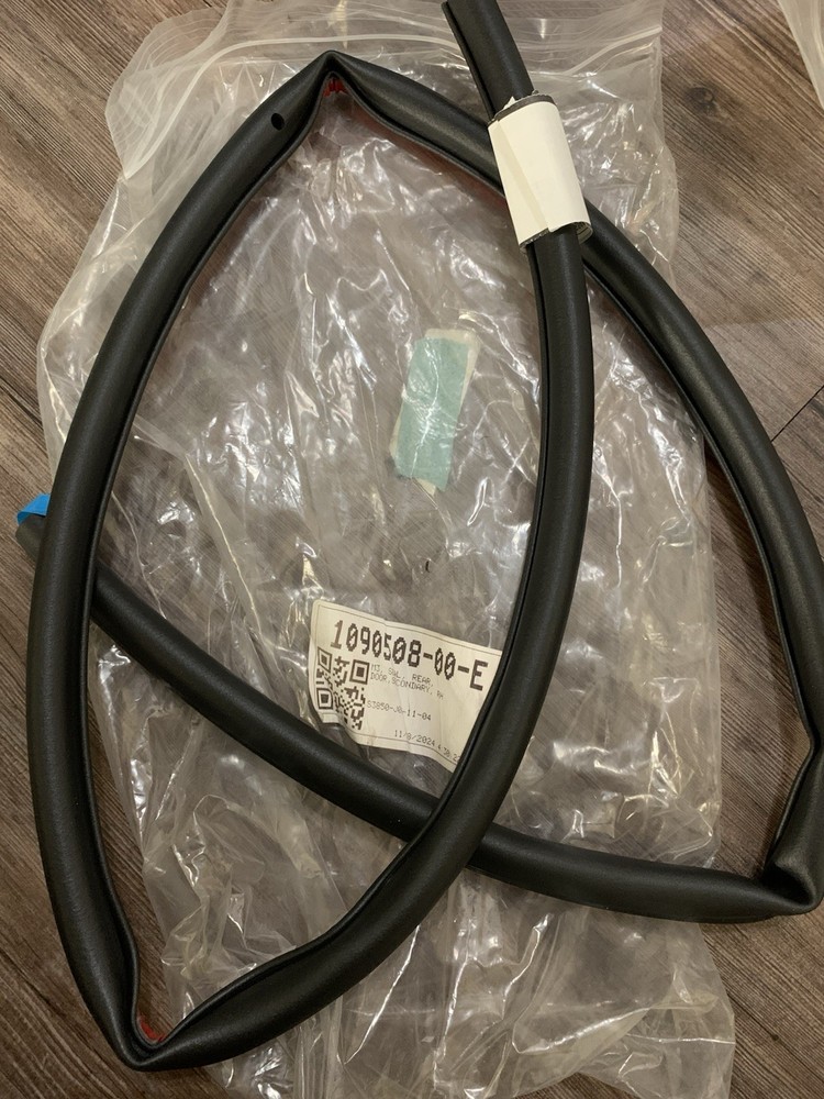 NEW OEM 17-23 Tesla Model 3 Secondary Seal Rear Door Right Hand 1090508-00-E