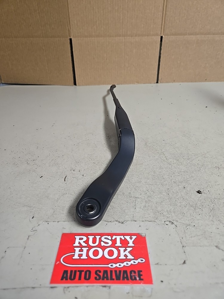 2007 Chevy Equinox Driver Front Window Wiper Arm 89813-636