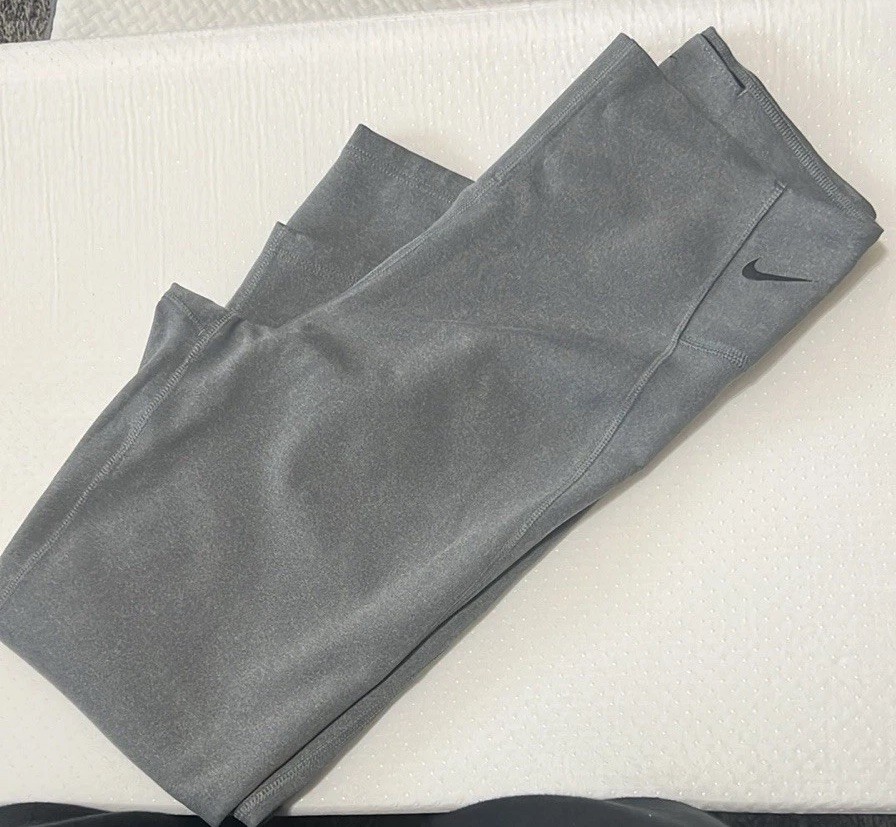 Nike Dri-FIT 7/8 Leggings in Grey - Size Small for Women