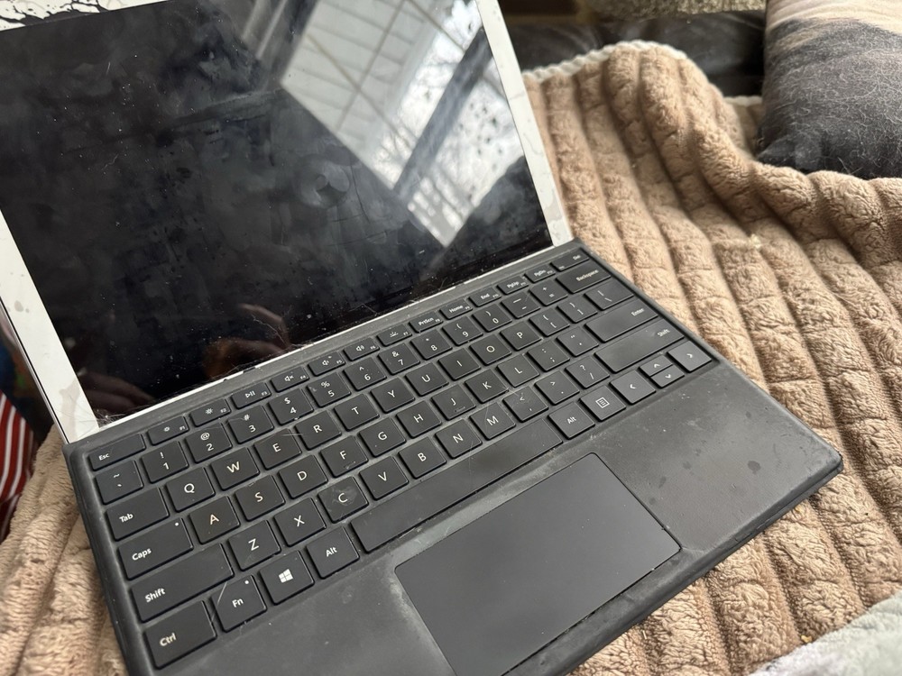 Microsoft Surface Pro 7 silver Tablet/Laptop Convertible Windows Wi-Fi Keyboard