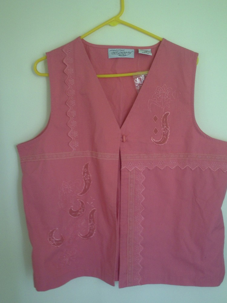 Two Twenty Collection Pink Embroidered Sleeveless  Vest Sz L