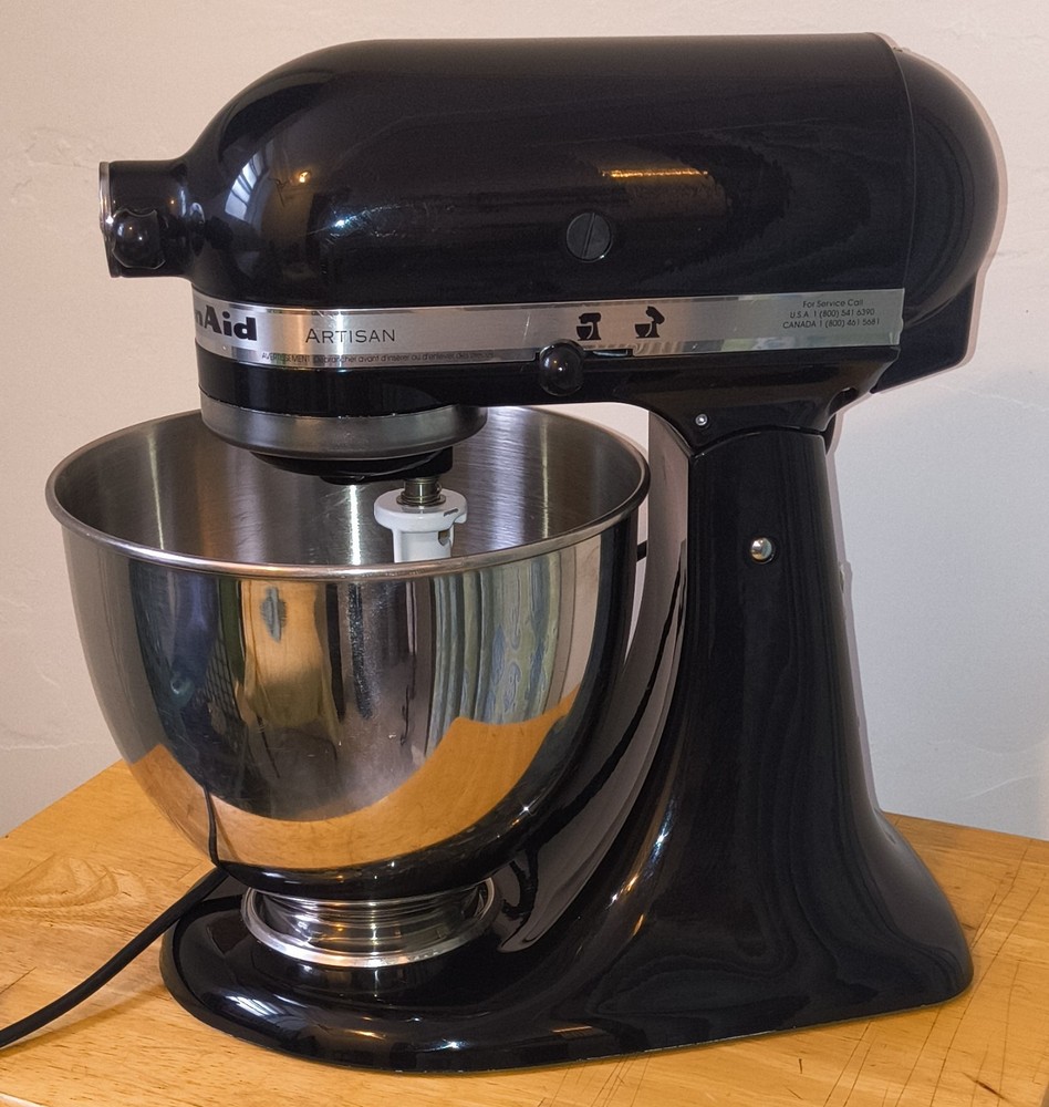 KitchenAid Artisan 5 Qt Tilt-Head Stand Mixer in Onyx Black