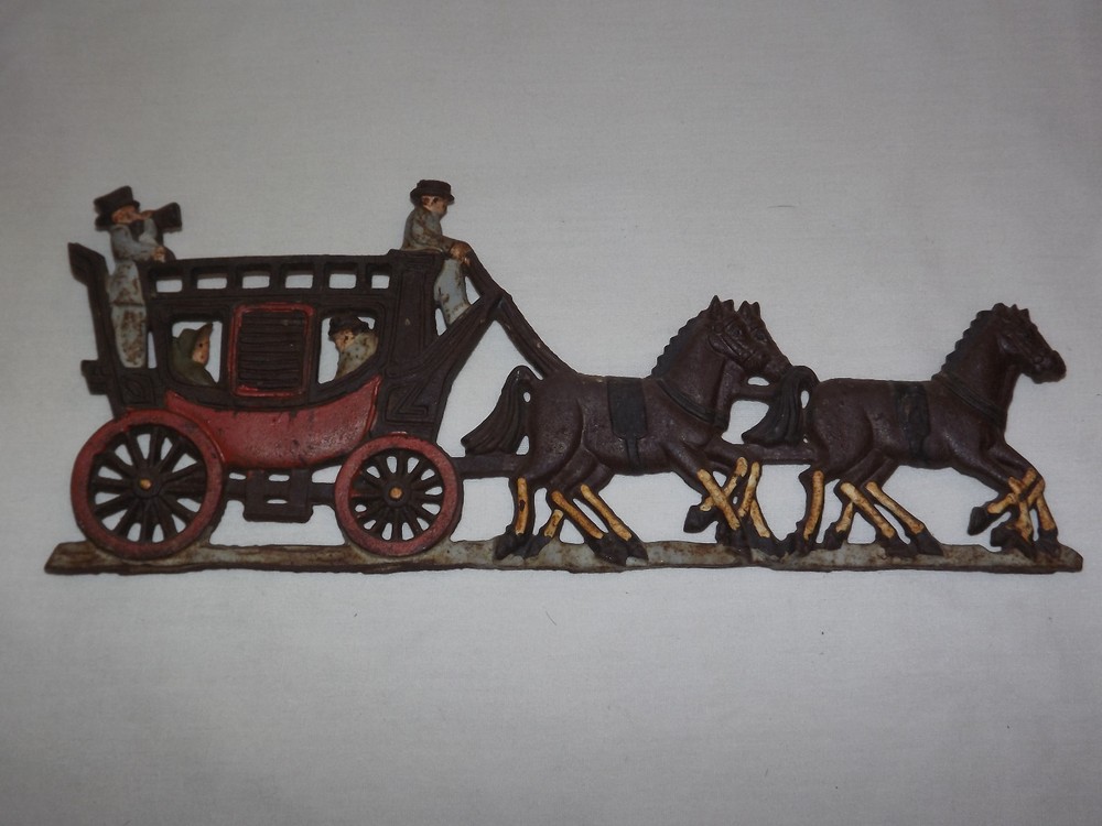 VINTAGE HORSE & CARRIAGE HAND PAINTED IRON METAL WALL PLAQUE DECORATION