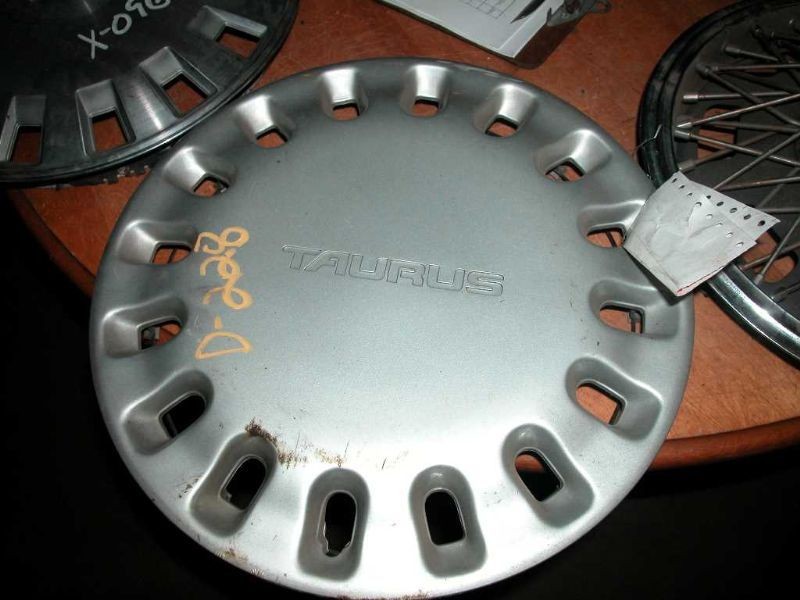 1992-1995 Ford Taurus 16-Slot Wheel Cover